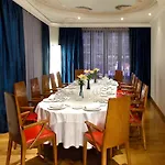 Occidental Alfonso V Hotel