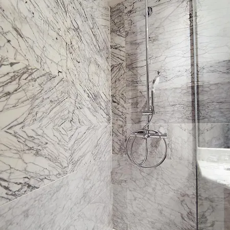 Occidental Alfonso V 4* ليون
