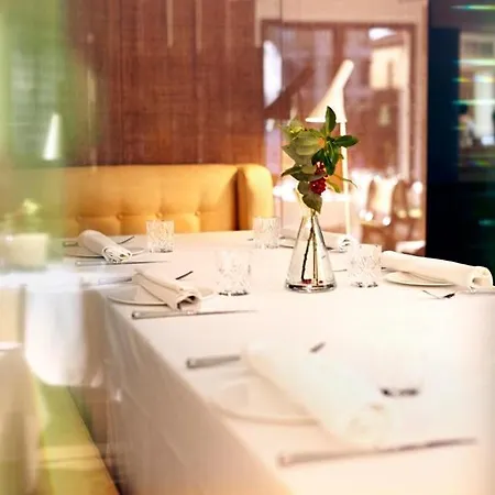 Occidental Alfonso V Hotel