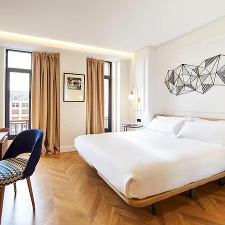 Occidental Alfonso V Hotel 4*