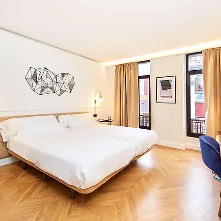 Occidental Alfonso V Hotel