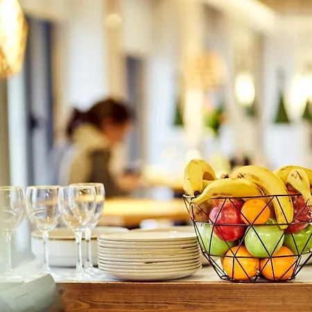 Occidental Alfonso V Hotel 4*