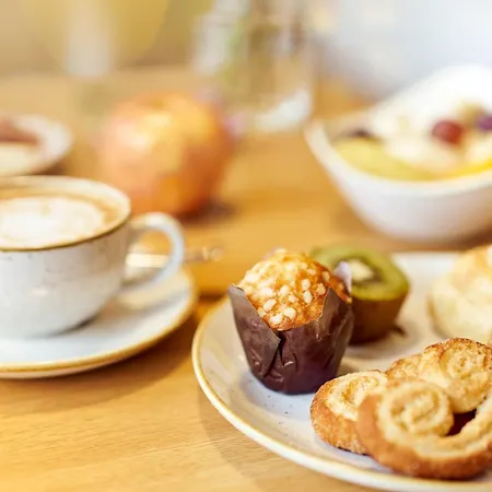 Occidental Alfonso V Hotel 4*