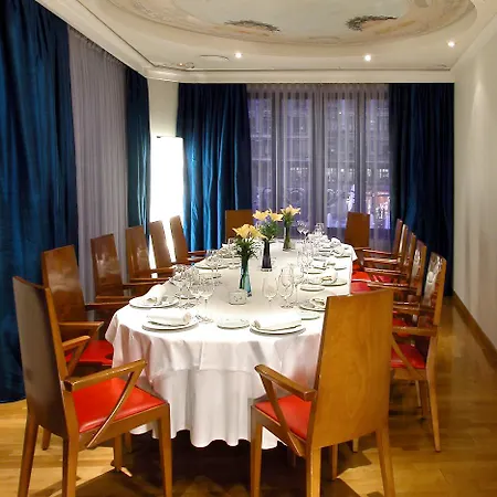 Occidental Alfonso V Hotel