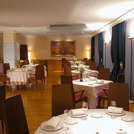 Occidental Alfonso V Hotel