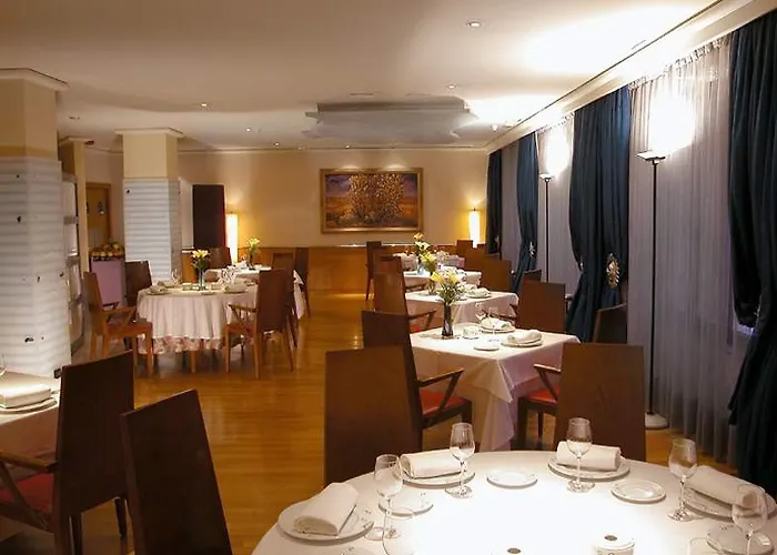 Occidental Alfonso V Hotel