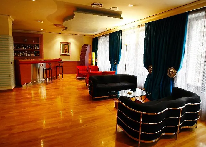 Hotel Occidental Alfonso V 4*